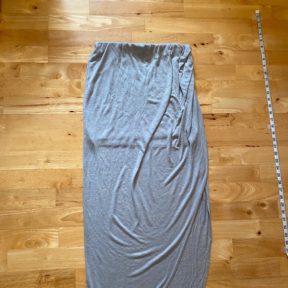 LovPosh Hi-Lo gray skirt w/elastic waist band - Picture 9 of 13